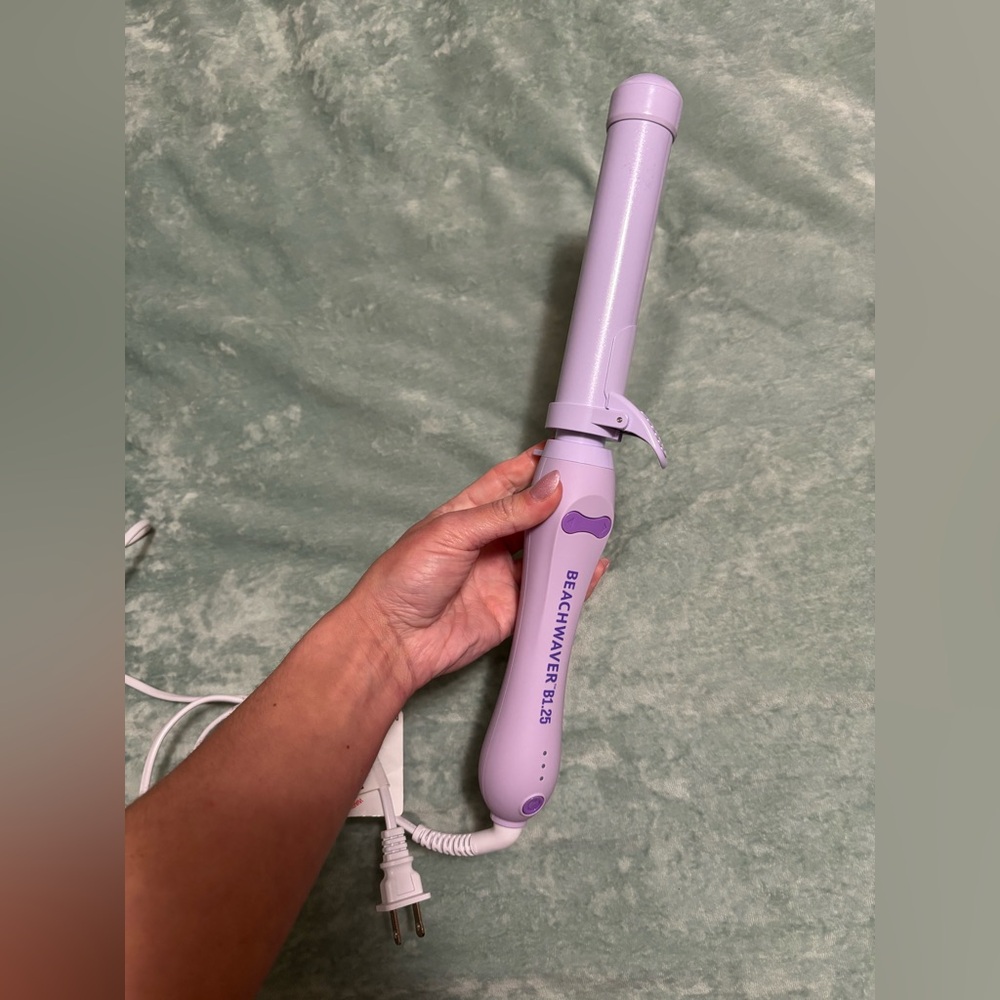 Beachwaver B1.25 Curling Iron in Lavender - used once
